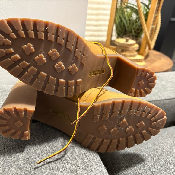 Timberland Women's Tan Leather Boots - Picture 5 of 5